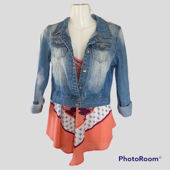 🔥SALE🔥 Adorable and versatile Highway Jeans cropped DENIM JACKET. Size S - Picture 4 of 13